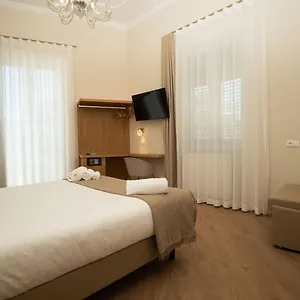 Pensión Manere, Palermo